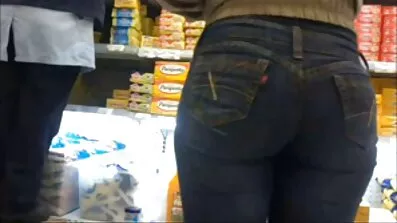 Djevojka u kategorije porno filmova crvenim čarapama na konju penis.