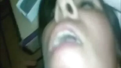 Pogledajte kako muškarac Fingering svoj kurac. besplatni pirno filmovi