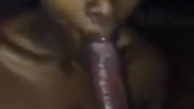 Pogodili smo se jebanjem porno besplatni filmovi na stolu.