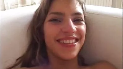 Crnac Michelle Lonis stenje od seksa s bradatim besplatni porno filmovi domaci muškarcem.