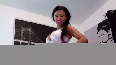 Crvenokosa prostitutka. Jebanje u dupe skidanje porno filmova sa susjednim muškarcima.