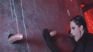 Maserka pomiluje maca klijenta. porno uradci