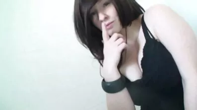 Naginje djevojku prema intimnosti. besplatni porno tube