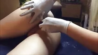 Ona kratki besplatni porno filmovi se zajebava s muškarcem koji ga primijeti zbog Drkanja.