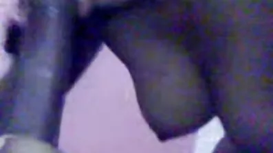 Dao je svoju ljubavnicu za silikonsku lutku, ali je izgorio pred prijateljem. amaterski porno filmovi