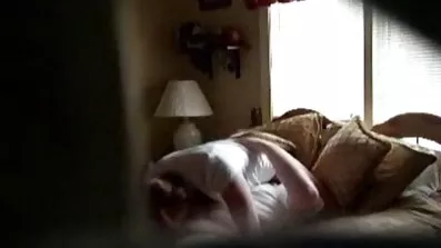 Djevojke se stavljaju na gumeni besplatni pirno filmovi falus.