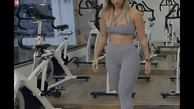 Lezbijka zavodi klijenta na porno filmovi sortirani masažu.