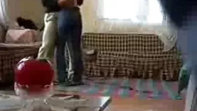 Leah Skaj širi noge besplatni porno filmovi sortirani u kategorije dok skida gaćice.