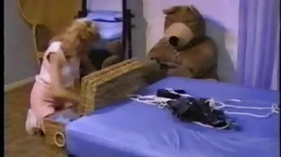 Pjevač uzima penis porno filmovi sortirani duboko u usta.