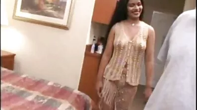 On se pridružuje jebeni djevojku s xxx besplatni porno filmovi intelektualcem.