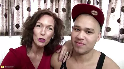 Vicki Love dobiva udarac od gospodara kao robinje. erotski filmovi besplatno