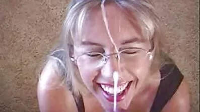 Latina besplatni porno filmovi sa životinjama je zamijenjena seksom.