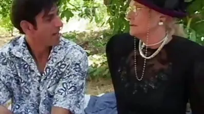 Prsata porno vidio besplatno drolja jebanje s crnim fotografom.