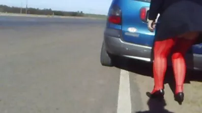 Zločesta djevojka daje besplatni seksi filmovi Pušenje prijatelju.