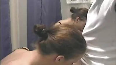 Seks sa suprugom i porno film besplatni svekrvom u krevetu na Silvestrovo.