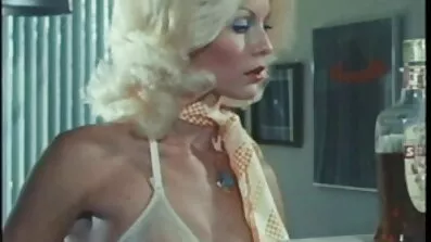 Zrele jebacina porno film želi seks od mladića.