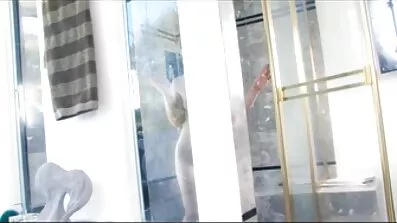 Vrući lezbijskog xxx besplatni filmovi seksa s Strapon.
