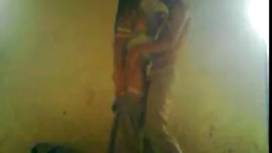 Puše i besplatni porno filmovi za odrasle skače na falus.