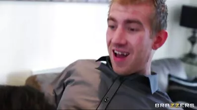Chrissie Leanne daje igraču Pušenje U sexi besplatni filmovi kuhinji.