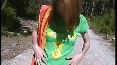 Djevojka nudi Igraču da se ševe u besplatni sex filmovi dupe.