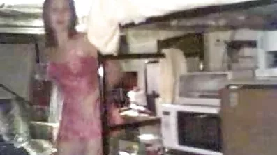 Artemisia Love skinula je erotski besplatni filmovi masku, grudnjak s gaćicama-igra se s njom maca, sranje i jebanje.