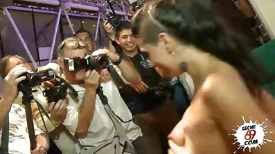 Suzi Gala s erotski filmovi besplatno penisom u pički grli stup.