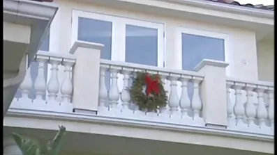 Ona sisa kurac s ružem na usnama i uzima ga u maca. besplatni pirno filmovi