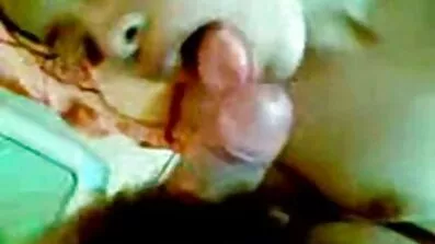 Avi besplatni sex filmovi Love jebanje s muškarcem u krevetu.