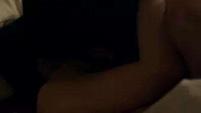 Djevojka ima seks s dva muškarca u jogi. porno besplatni filmovi