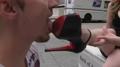 Vinna pees u vrč porno filmovi amaterski i fucks dildo.