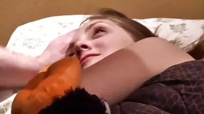 Ruska ljepotica Nadia besplatni porno filmovi ima seks s Amerikancem. Povećala je grudi.