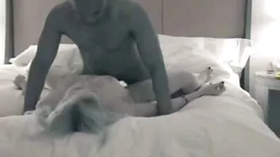 Crna porno besplatni filmovi čini analni seks.