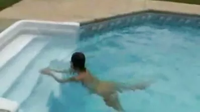 Jedan kurac za dvije Brinete. najnoviji besplatni porno filmovi
