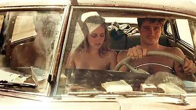 Pješčana Chris pokriva joj maca sa član i masturbira xxx besplatni filmovi ga.