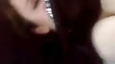 Crnka stječe vještine u seksu u seksi film besplatni praksi.