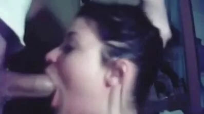 Brineta je pristala besplatno porno filmovi na seks s neznancem.