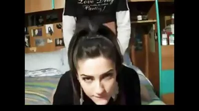 Prekrasna besplatni seksi filmovi ima analni seks.
